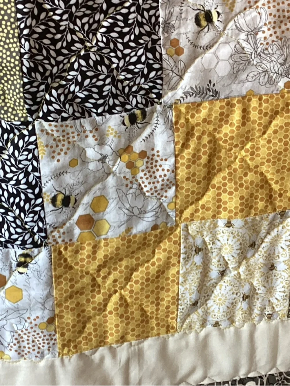 NWT. Hand Crafted Honey Bees Quilt